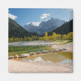 Sjö Jasna i de slovenska Alpernorna i fall Magnet