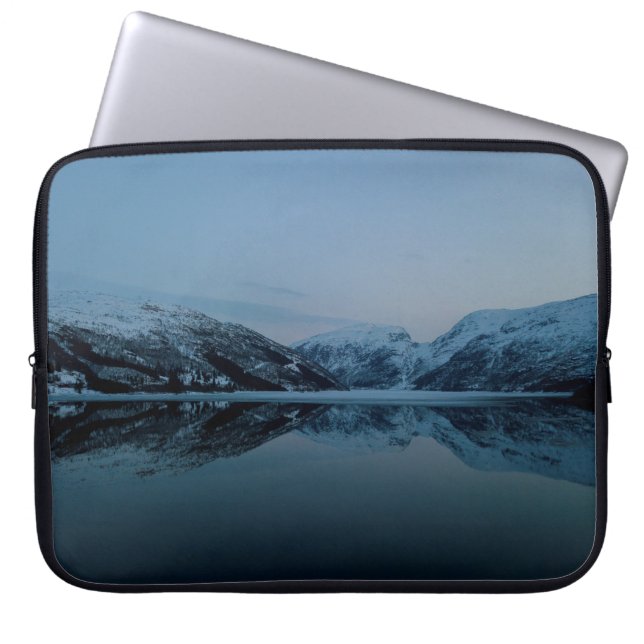 SJÖ KRUNDADE AV MOUNTAINER LAPTOP FODRAL (Framsidan)