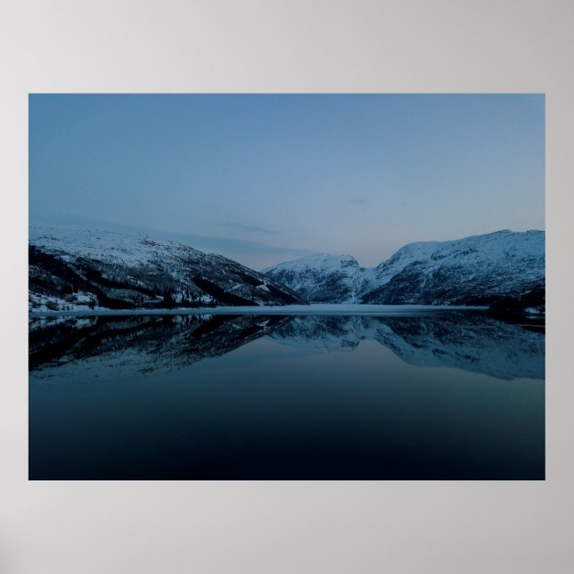 SJÖ KRUNDADE AV MOUNTAINER POSTER (Framsidan)