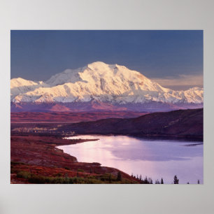 Sjö och Mt Denali vid soluppgången i Poster