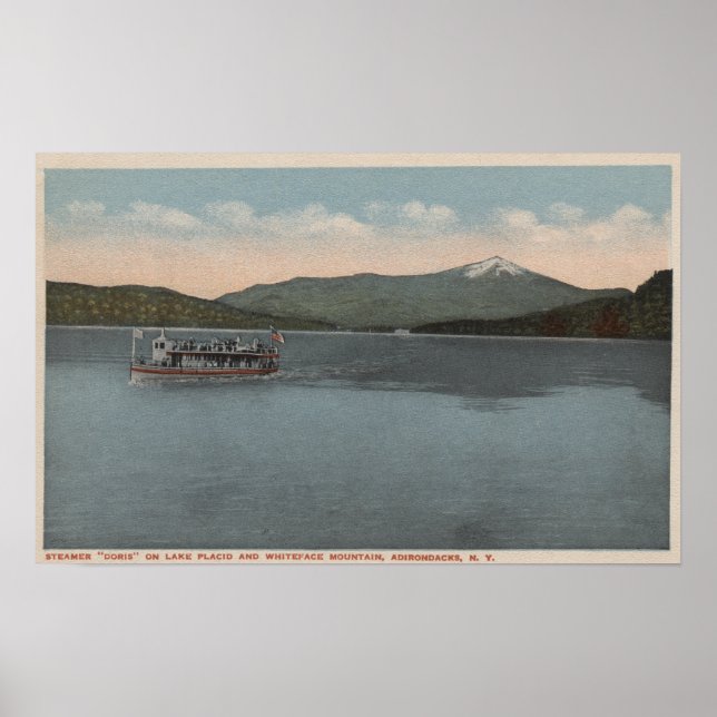 Sjö Placid, NY - View of Steamer Doris Poster (Framsidan)