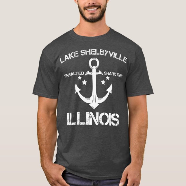 SJÖ SHELBYVILLE ILLINOIS Funny Fishing Camping T Shirt (Framsida)