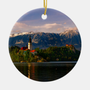 Sjö som har slagits ned vid solnedgången julgransprydnad keramik