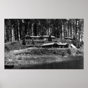 Sjö Tahkenitch tar hand om kabiner på Oregon Kuste Poster