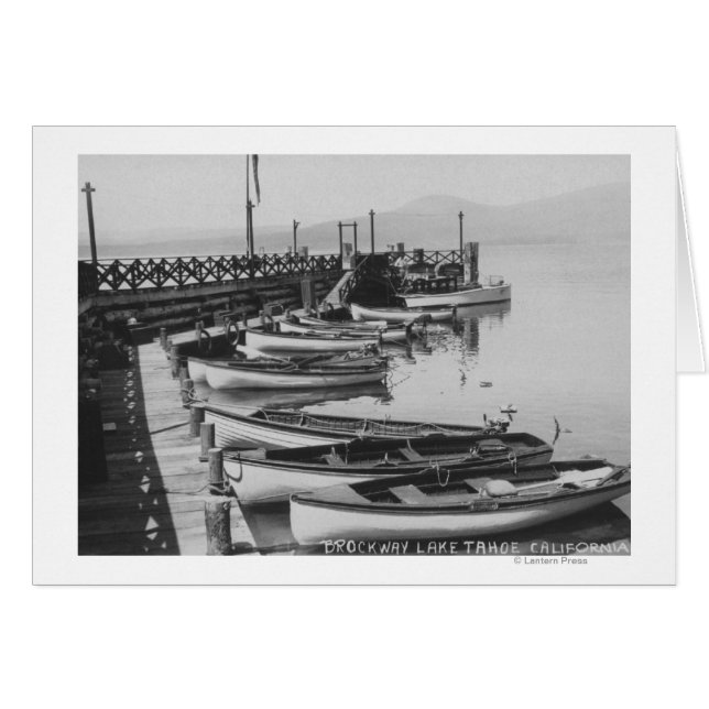Sjö Tahoe, CA - Träbåtar längs dockfoto Hälsningskort (Framsidan Horizontal)