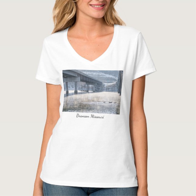 Sjö Taneycomo Foggy Winter Fishing T-Shirt (Framsida)
