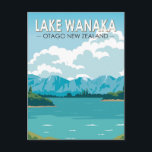Sjö Wanaka Otago New Zealand Travel Art Vintage Vykort<br><div class="desc">Sjö Wanaka-vektorkonst. Sjö Wānaka är Nya Zeelands fjärde största sjö och staden Wānaka har sitt säte i Otago-regionen.</div>