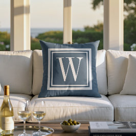 Sjöblå och vit klassisk fyrkantig monogram kudde
