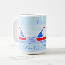 Sjöfärgssegelbåtar som återställer Beach Ställe Kaffemugg