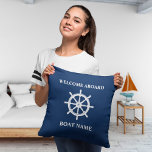 Sjöfartsfartyg Namn Nautical Fraktas Whem Helm Nav Kudde<br><div class="desc">Din Personlig Boat eller Family Namn med klassiskt Nautical Fraktas Wheel Helm på marinblå Dekorativ kudde Cushion.</div>