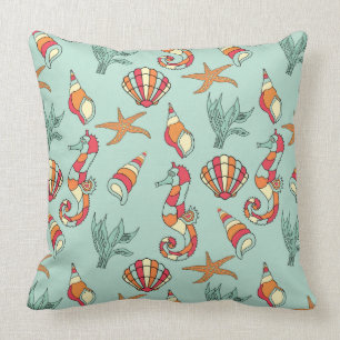 Sjöhäst och snäckmönster i turkos kudde