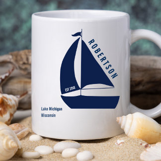 Sjöhus Familjenamn Navyblå Segelbåt Kaffemugg