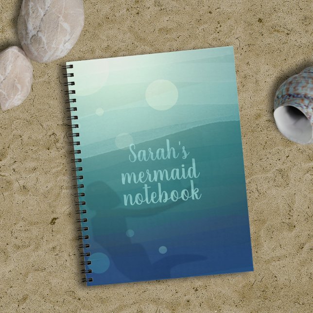 Sjöjungfru av skaldjur i Vinkar bärbar dator Anteckningsbok Med Spiral (Add your name to this cute mermaid notebook & dive into lovely blank pages with your adventures)