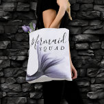 Sjöjungfru fyrkant | Lavender Lila Chic Bacheloret Tygkasse<br><div class="desc">Sofistikerad och minimal "Sjöjungfru Crew/Squad"-bachelorette eller brudens sida anpassningsbar är för att visa uppskattning för dina bästa vänner och familj som stod vid er sida. Detta tema för feminin "under havet" innehåller en elegant av vismisk faux med blandad sjöjungfru i metall glitter mönster och svan med ett metallistiskt härjningsskal. Om...</div>