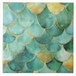 Sjöjungfru i elegant i Teal och Guld Kakelplatta<br><div class="desc">Dö in i oceaniskt elegans med den här fantastiska keramiska plattformen med vattenfärgad skalning av sjöjungfru stil i mjuk teal, grönt av alger och turkos. Varje skisseras på ett skickligt sätt i guld, vilket gör att du får en aning lyx och magisk charm i ditt utrymme. Mönster väcker havets mysterium...</div>