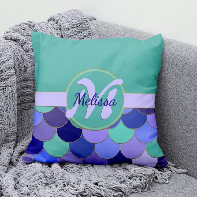 Sjöjungfru Scale Aqua Teal & Lila Monogram Namn Kudde (Skapare uppladdad)