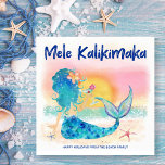 Sjöjungfru Sea | Mele Kalikimaka Tropical Beach Julkort<br><div class="desc">Julkortet för havskrävling har en sjöjungfru med vattenfärg på stranden som njuter av solnedgången och en tropisk dryck med texten "Mele Kalikimaka" i violett blått penseldrag stil. Anpassa den andra textraden med ett eget hälsning och ditt/dina namn. Art av KL Lagrar</div>