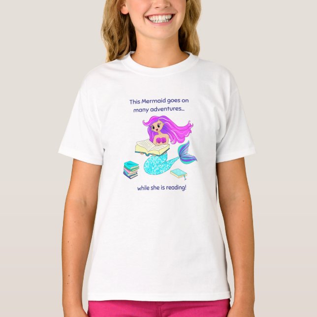Sjöjungfrun läses på många Äventyr T Shirt (Framsida)