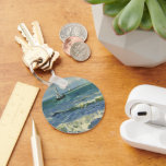 Sjölandskapet Van Gogh i Saintes Maries de la Mer Nyckelring<br><div class="desc">Sjölandskapet i Saintes Maries de la Mer av Vincent van Gogh är en vintage bra post impressionism nautisk målning med segelbåtar på havet med försiktigt vinkar. Om konstnären: Vincent Willem van Gogh var en postimperialistisk målare vars verk var mest framträdande för dess skönhet,  känslomässiga ärlighet och djärva färg.</div>