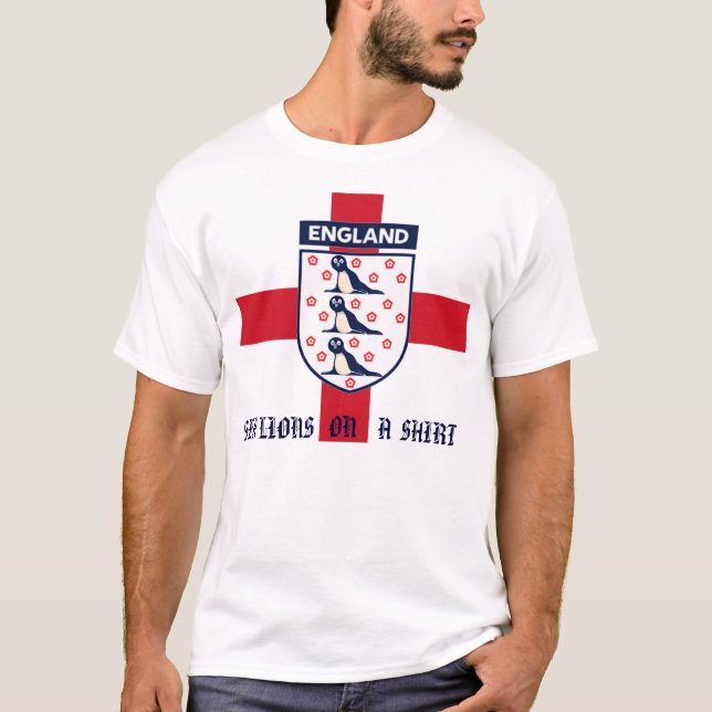 SJÖLEJON PÅ EN SKJORTAENGLAND TSHIRT. TEE SHIRT (Framsida)