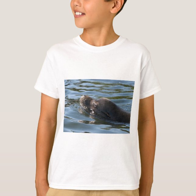Sjölejon Tee (Framsida)
