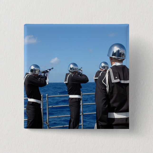 Sjömän avfyrar en vapensalut under en nedgrävning knapp (Framsida)