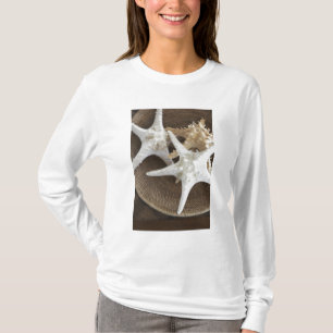 Sjöstjärna i en basket t shirt