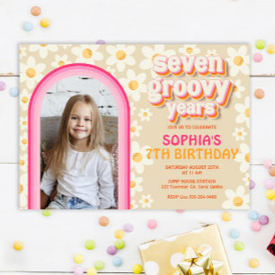 Sju inbjudningar till Groovy Retro-Daisyn - födels