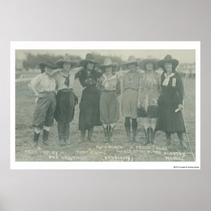 Sju rodeo cowgirl som ger ett foto. poster