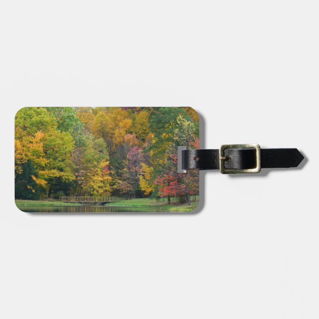 Sju Vår Fall Bridge II Höstlandskap Bagagebricka (Horisontell Framsida)