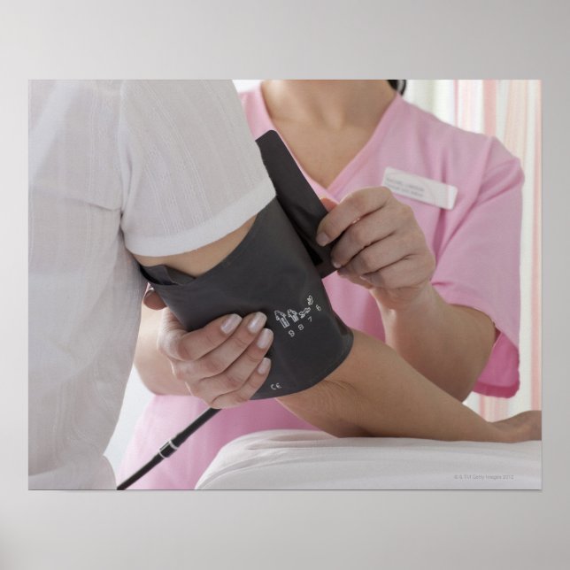 Sjuk som tar patientens blodtryck poster (Framsidan)