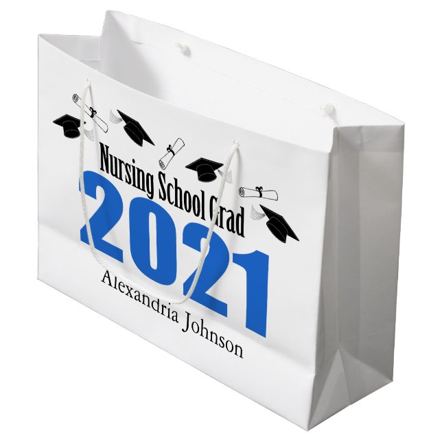 Sjukskolan i Studenten 2021 Gift Bag (blått tak) (Framsidan Vinklad)