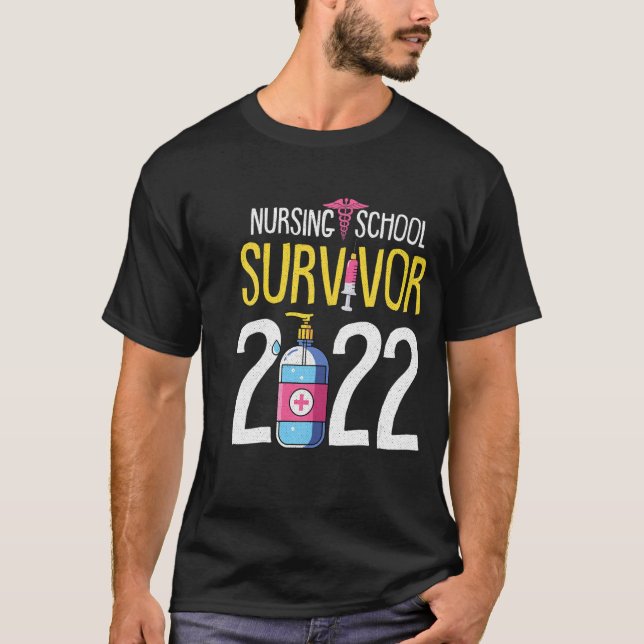 Sjukskolan Survivor 2022 Studenten Nurse Grad T Shirt (Framsida)