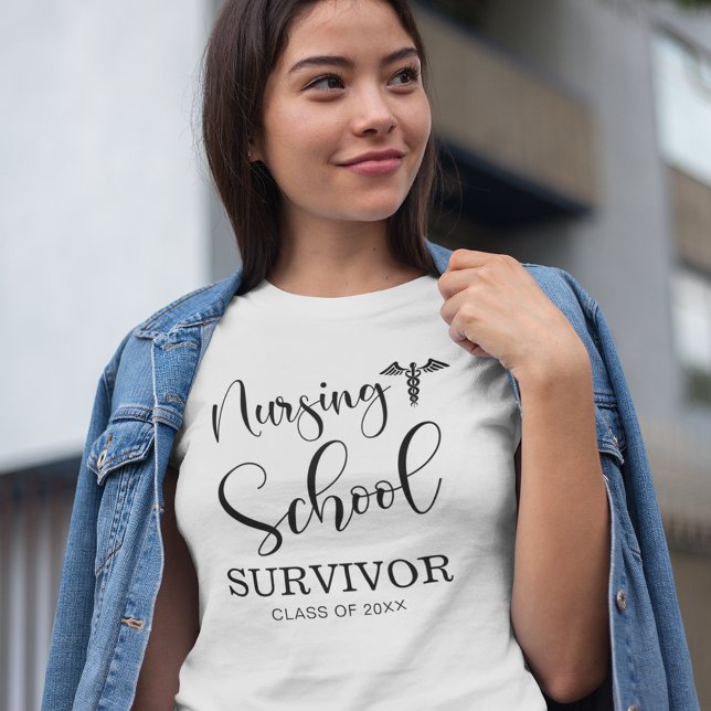 Sjukskolans överlevvivor | Klass 2023 T Shirt (Skapare uppladdad)
