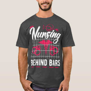 Sjuksköterska bakom Pub Korrigeringssjuksköterska T Shirt