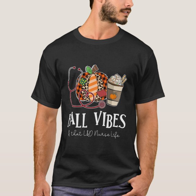 Sjuksköterska Leopard Pumpa Höststämning Och Den L T Shirt (Framsida)