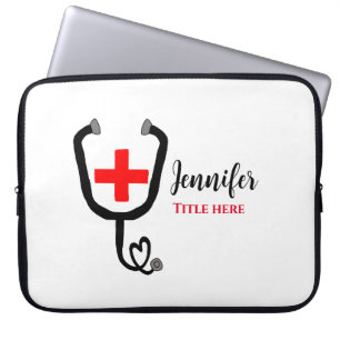 Sjuksköterska med rött doktor plus stetoskop tills laptop fodral