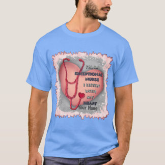 Sjuksköterska med rött hjärta t shirt