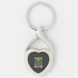 Sjuksköterska På Dag Hexa På Natt Halloween Design Twisted Heart Silverfärgad Nyckelring