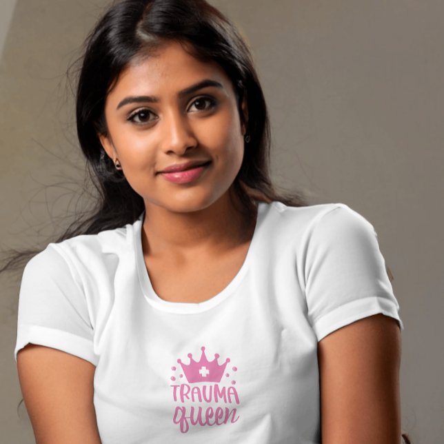 sjuksköterska present rosa minimalistisk drottning t shirt (Skapare uppladdad)