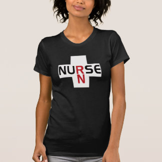 SJUKSKÖTERSKA RN PÅ VIT TEE SHIRT
