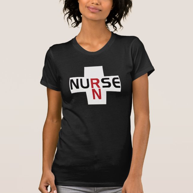 SJUKSKÖTERSKA RN PÅ VIT TEE SHIRT (Framsida)