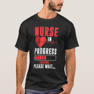 Sjuksköterska under utbildning Laddar Vänligen vä T Shirt