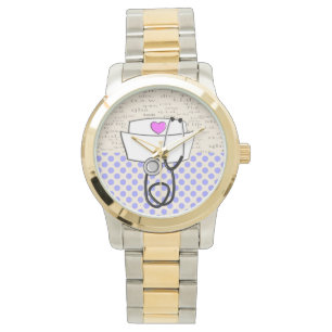 Sjuksköterska vid sjuksköterskekap och stetoskosko armbandsur