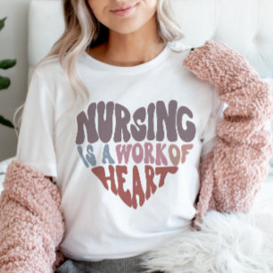 Sjuksköterskeverksamhet är ett arbete som utförs a t shirt