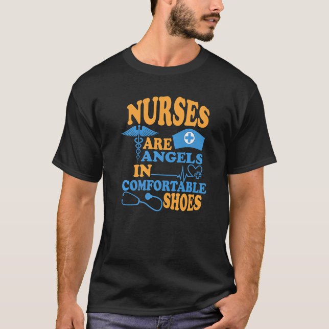 Sjuksköterskor är Änglar på bekväma skor Nurse Nur T Shirt (Framsida)