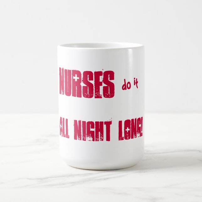 Sjuksköterskor gör det all natt long! kaffemugg (Center)