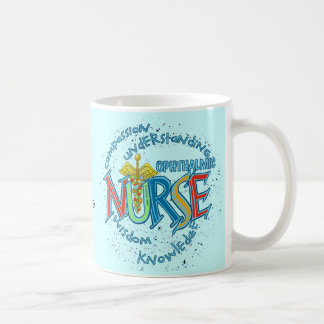Sjuksköterskor med anpassningsbar på ögonbrynor i kaffemugg