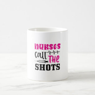 Sjuksköterskor med gift-sjuksköterskor kallar på s kaffemugg