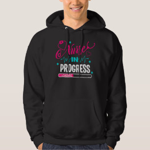Sjuksköterskor som arbetar med att sjuksköterska i hoodie